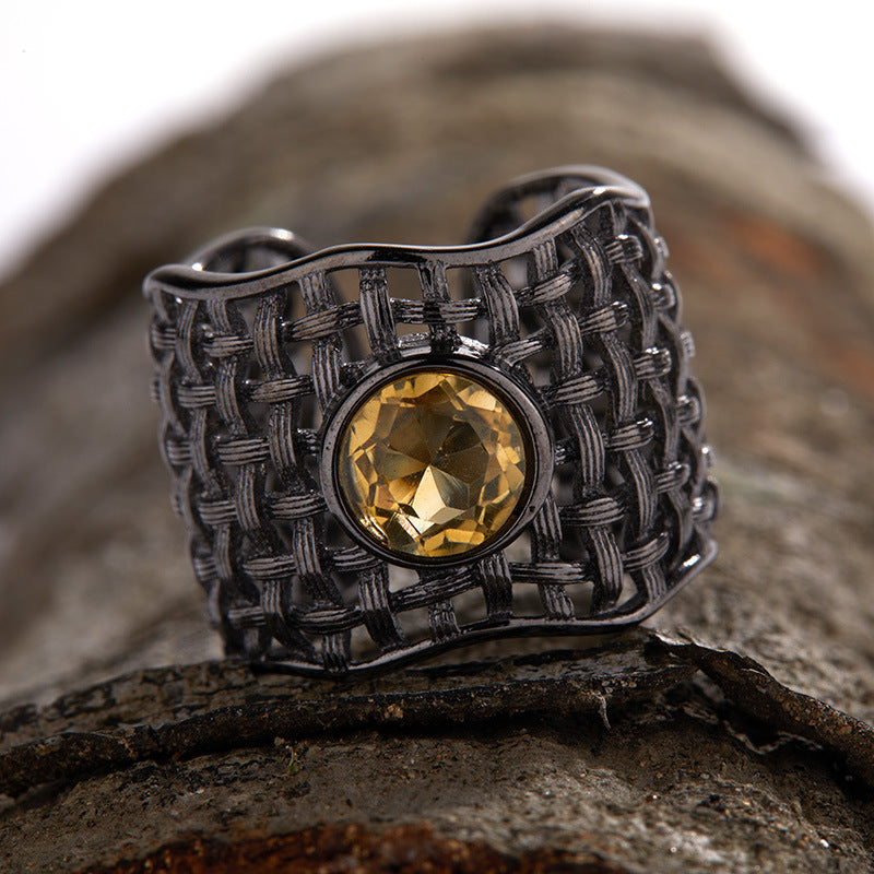 Vintage intricate 925 silver ring with crystal set