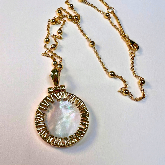 Sun Medallion White Mother-of-Pearl Pendant Necklace in 18K Gold
