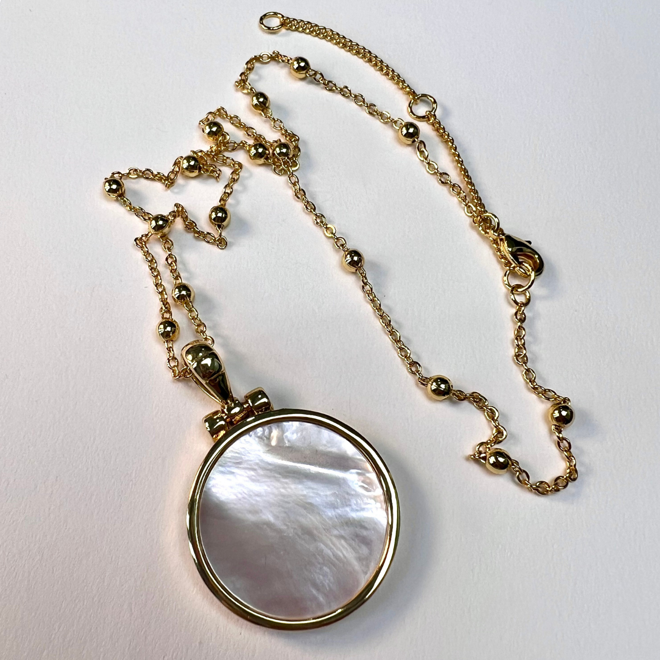 Sun Medallion White Mother-of-Pearl Pendant Necklace in 18K Gold